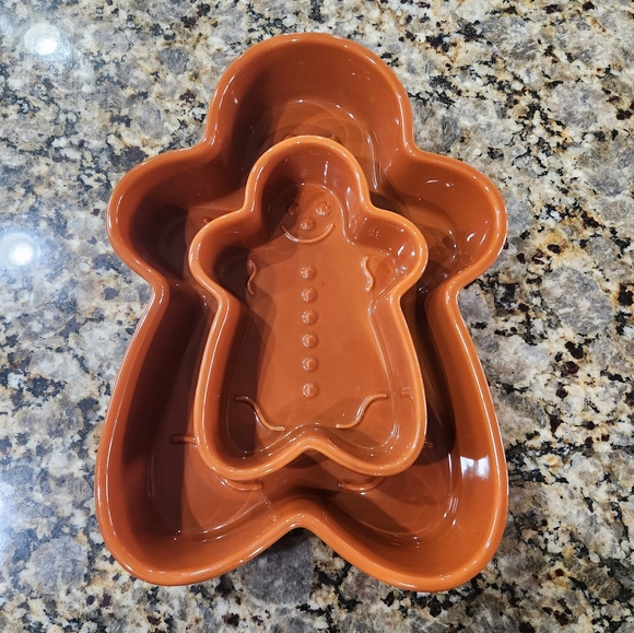 NEW Gingerbread Man Baking / Casserole Dishes / Serving Platter - Set of 2 - Picture 2 of 6